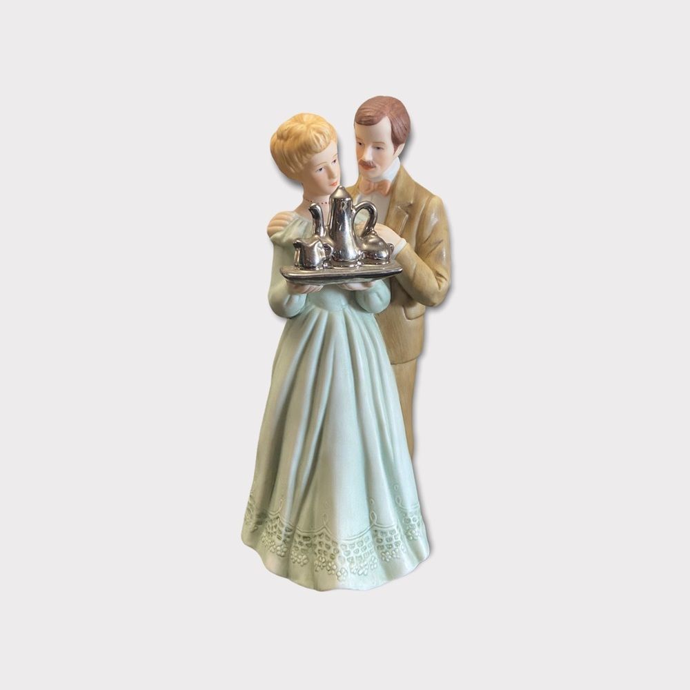 Vintage | 1983 Treasured Memories 25th Anniversary Figurine